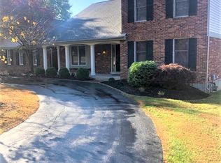 14136 Ladue Rd, Chesterfield, MO 63017