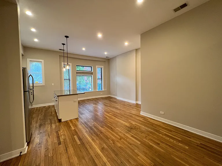 607 W Oakdale Ave #11-J — Photo 11