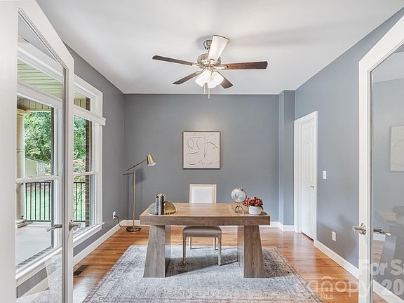 4th image of 182 Broadview Cir