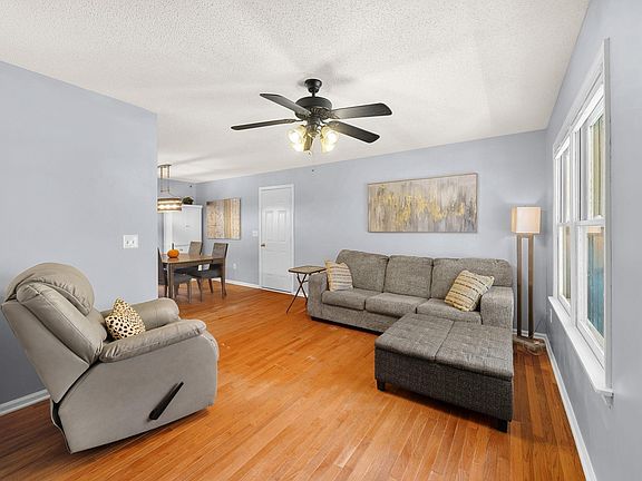 5th image of 215 Yamasee Ct