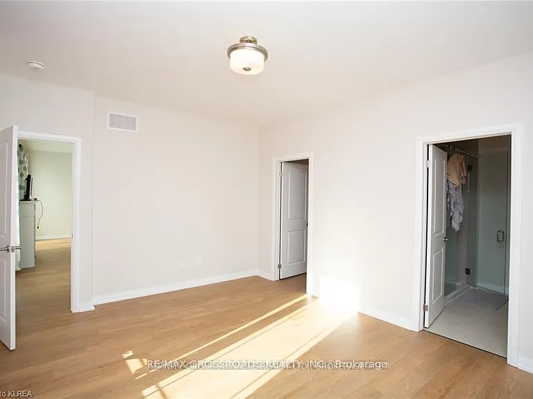 535 Macintosh Grv — Photo 14