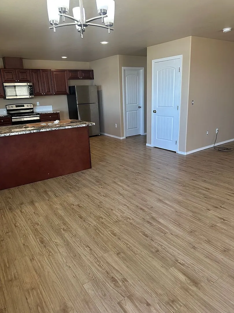 Building Photo - 1805 W Marina Dr