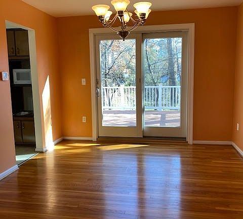 5th image of 2431 Villanova Dr