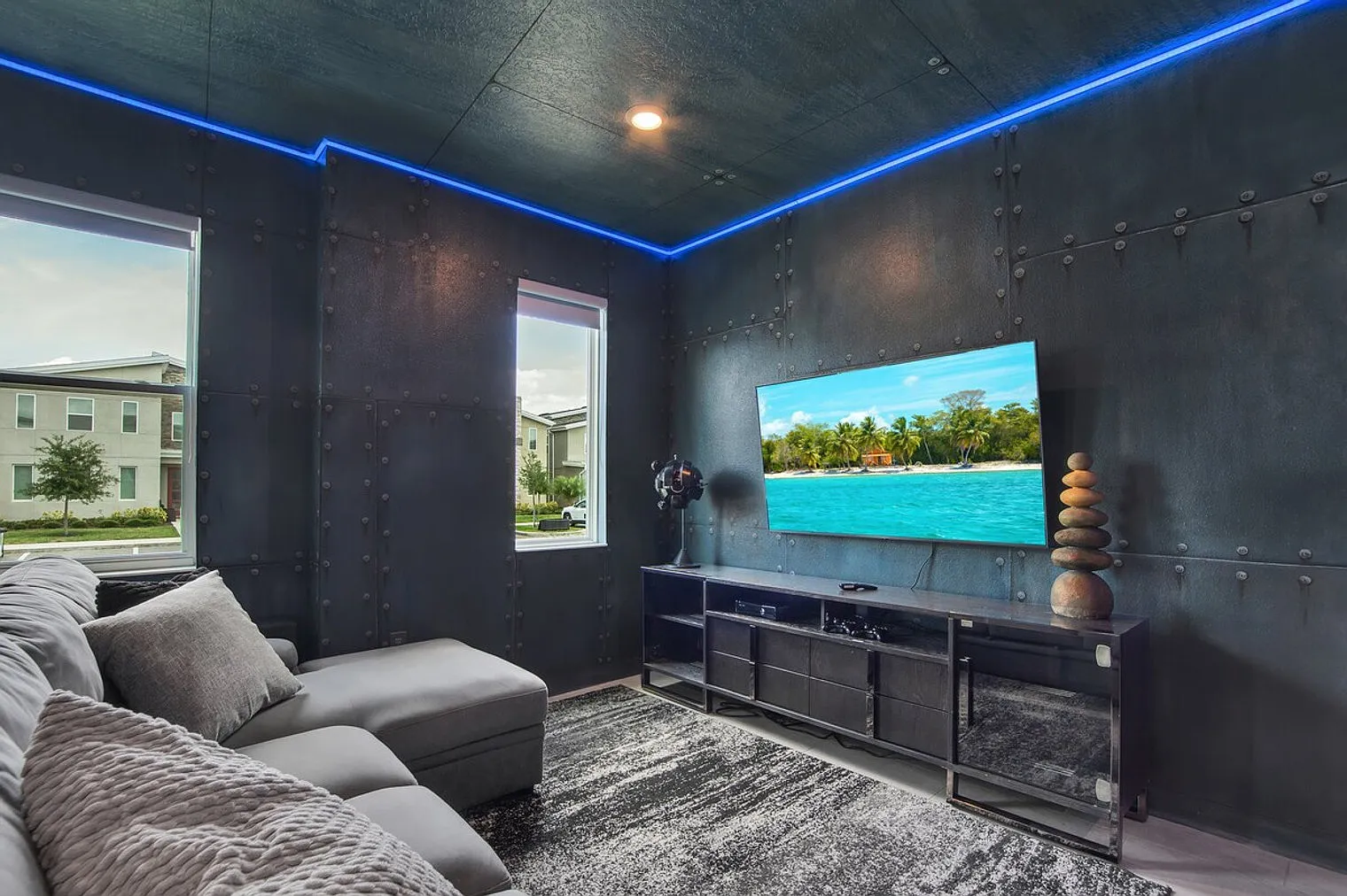 9 bed, 5.0 bath, 4294 sqft, $9,365 — Photo 3