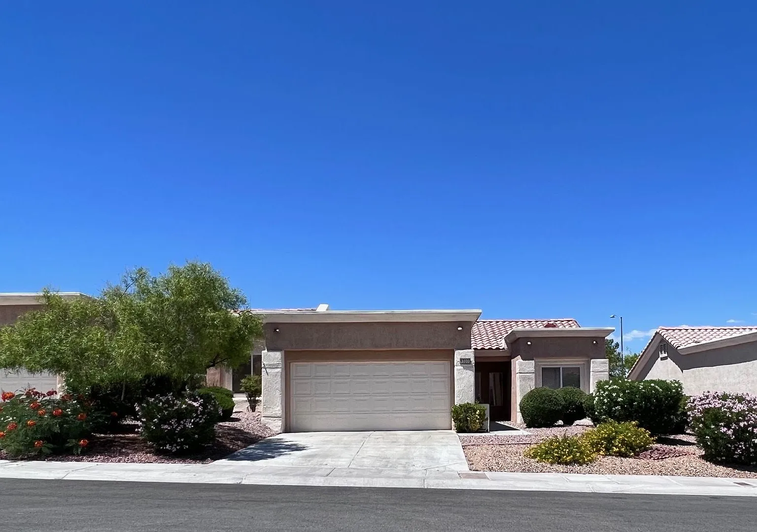 Sun City Summerlin 55+ Community 2 Bedroom Townhome — Photo 1
