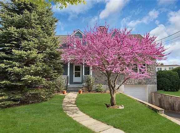 2nd image of 20 Laurel Pl