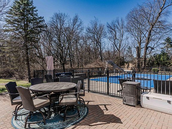 4th image of 9343 Yorkshire Dr