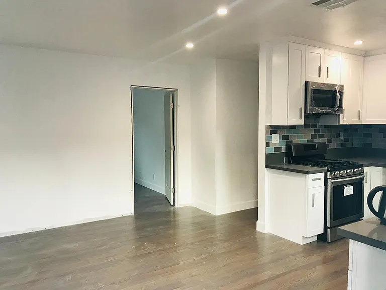 3710 McKenzie Ave — Photo 9