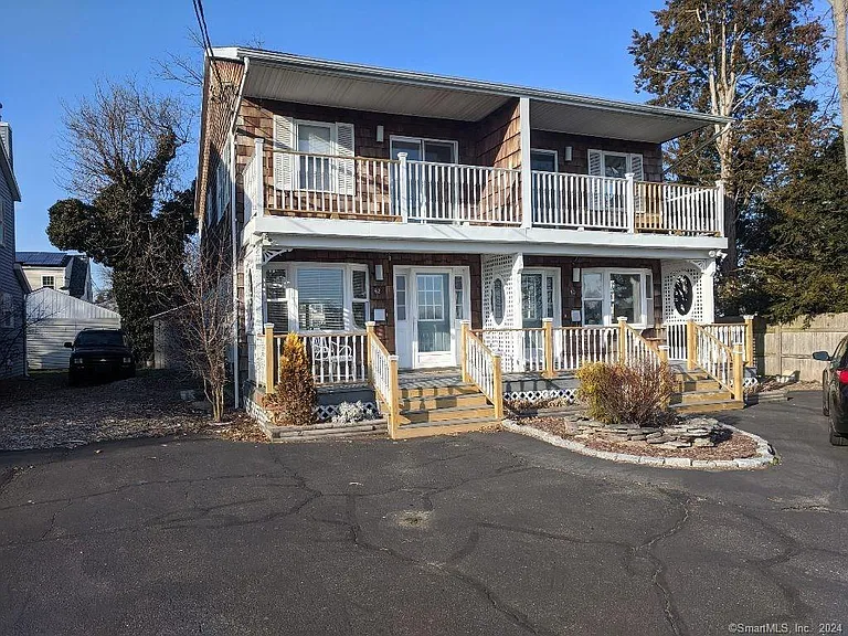 42 Ferris St — Photo 1
