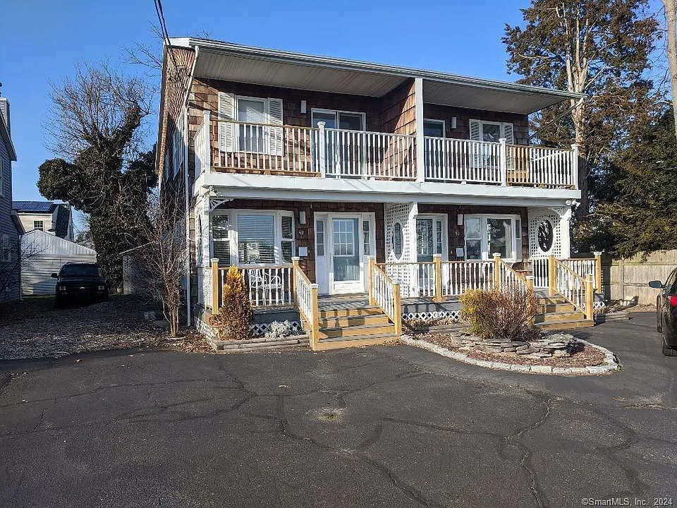 42 Ferris St