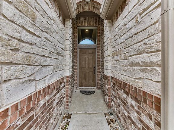3rd image of 11014 Avery Oaks Ln