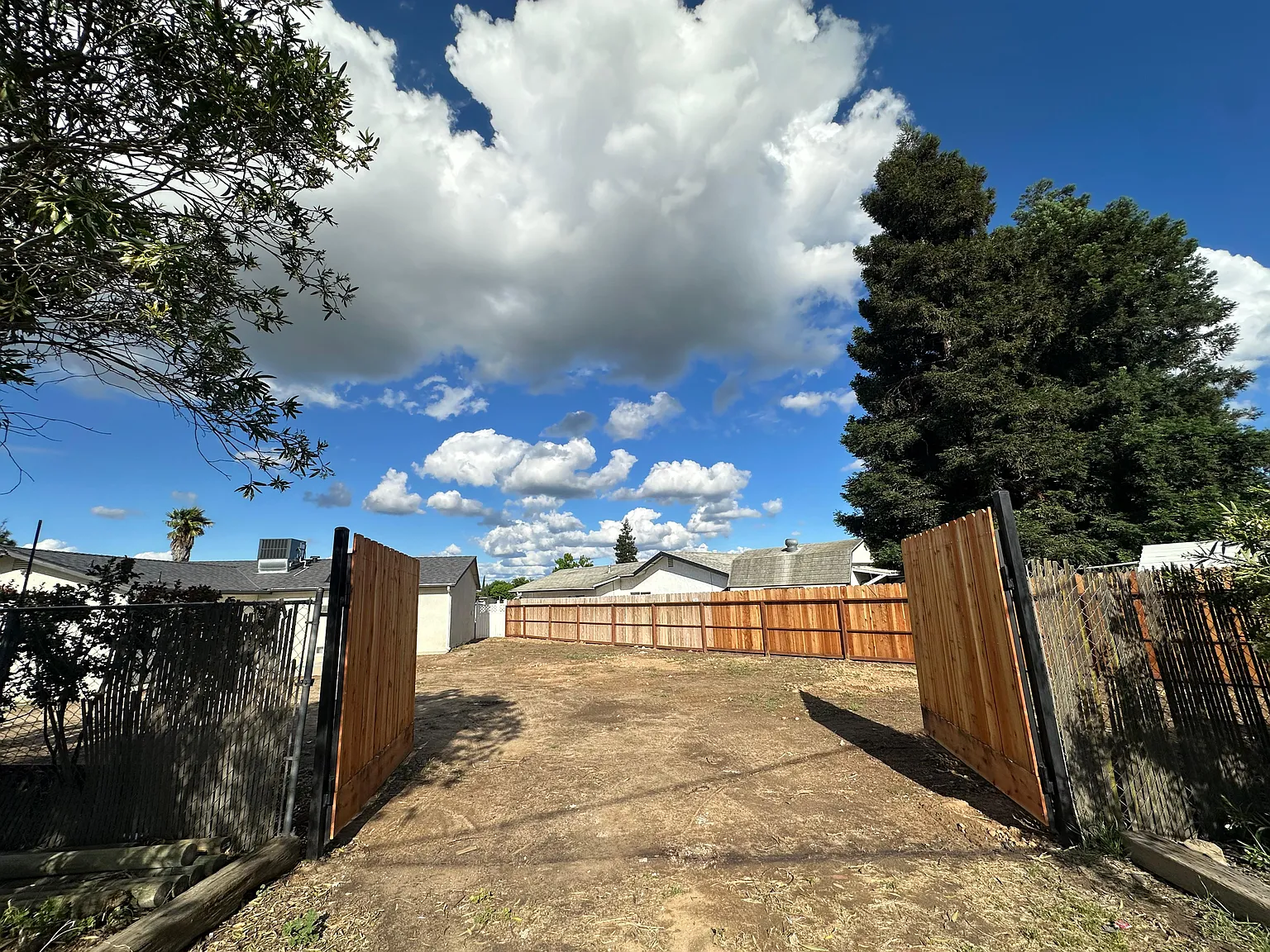 4 bed, 1444 sqft, $2,950 — Photo 2