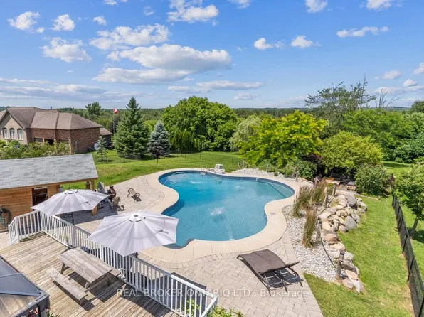 27 Bagshaw Cres, Uxbridge, ON L9P 0A9