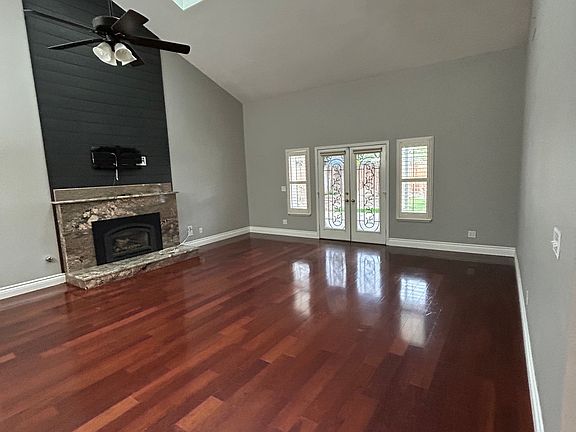5th image of 1125 N Chapel Hill Ave