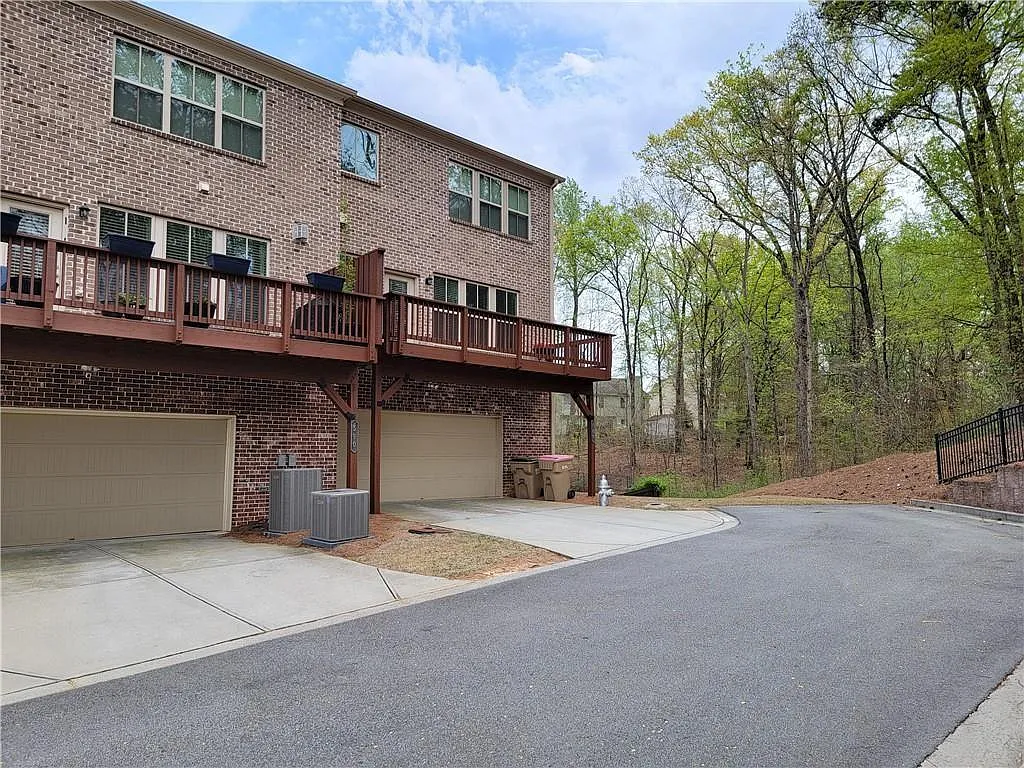 Building Photo - 600 Northaven Ave