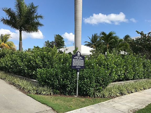 4th image of 233 Venetian Dr