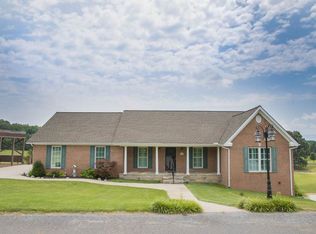 1196 Country Club Rd, Dandridge, TN 37725