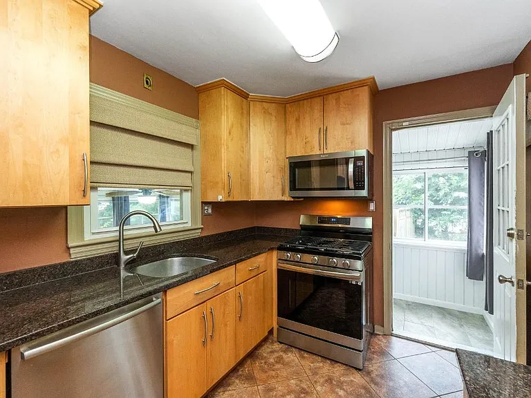 6814 Duke Dr — Photo 18