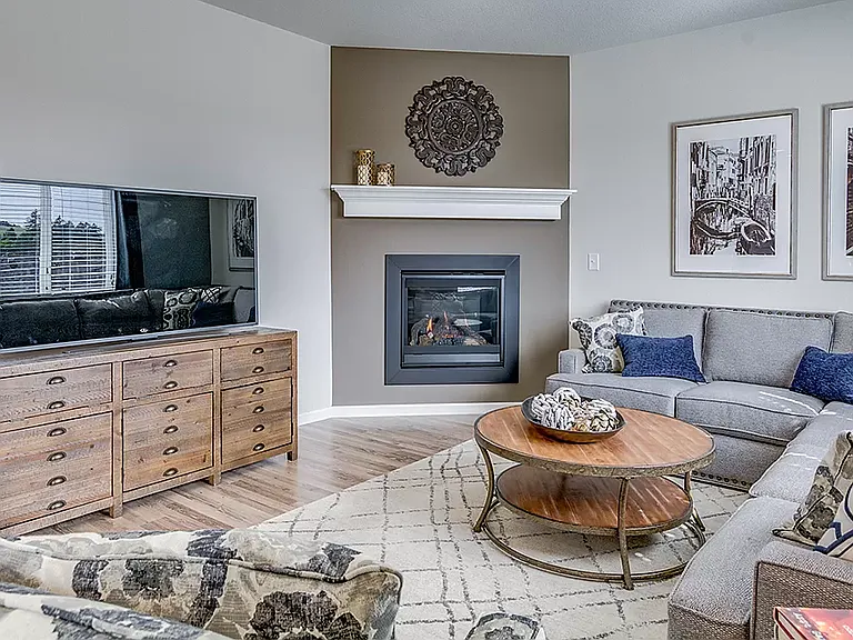 3664 NE Pioneer St — Photo 3