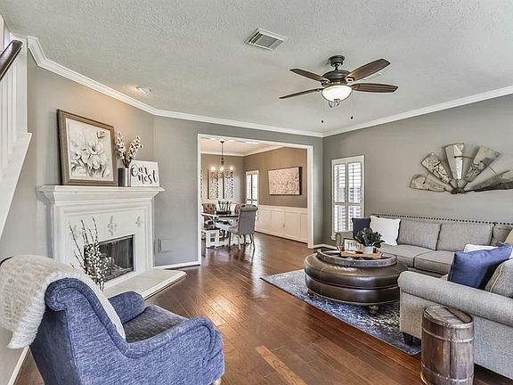 4th image of 906 Applewood Dr