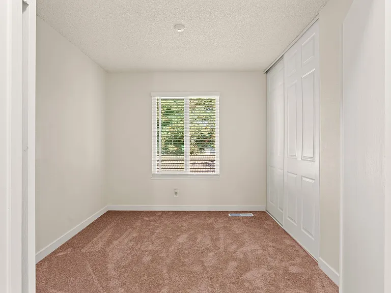 4910 Lowry Rd — Photo 18