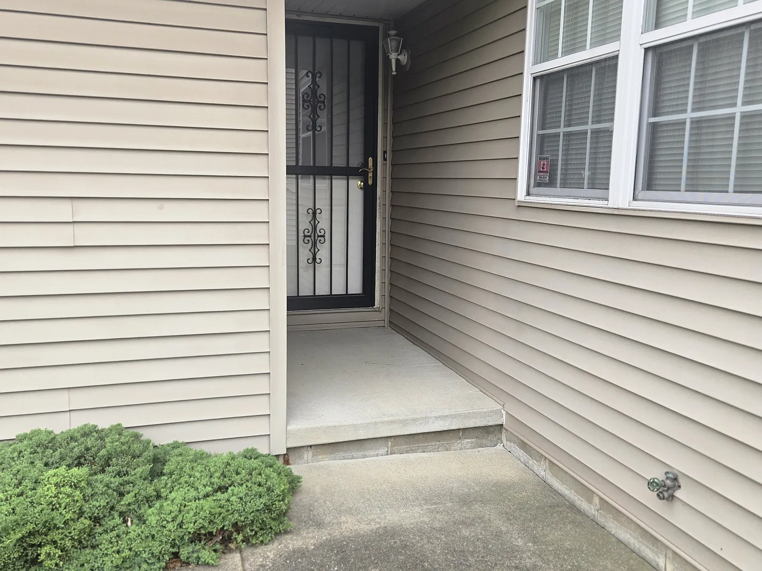 2 bed, 1.5 bath, 1100 sqft, $1,200 — Photo 2