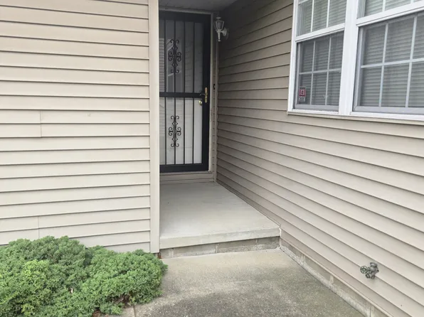 2138 E Black Ave, Springfield, IL 62702