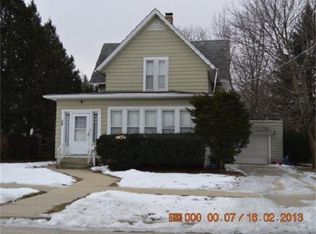 627 Oakland Ave, Elgin, IL 60120