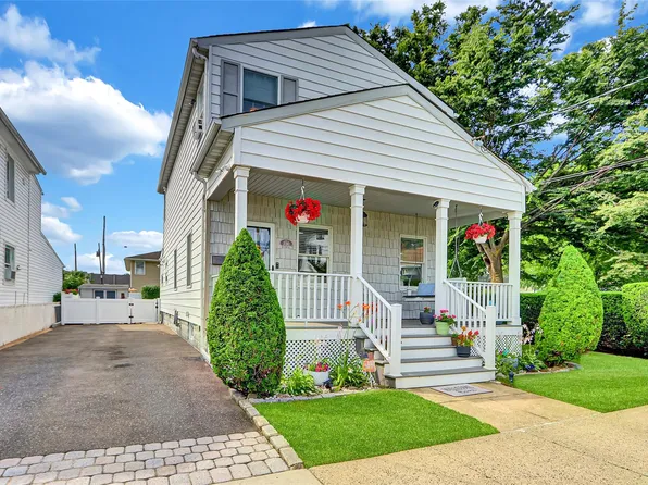 230 Mineola Avenue, Carle Place, NY 11514