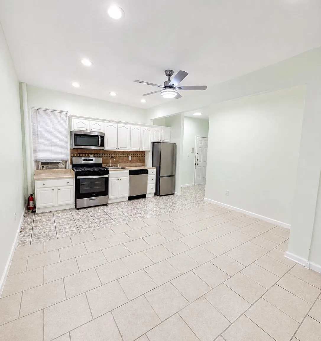 2 bed, 1.0 bath, $2,500 — Photo 1