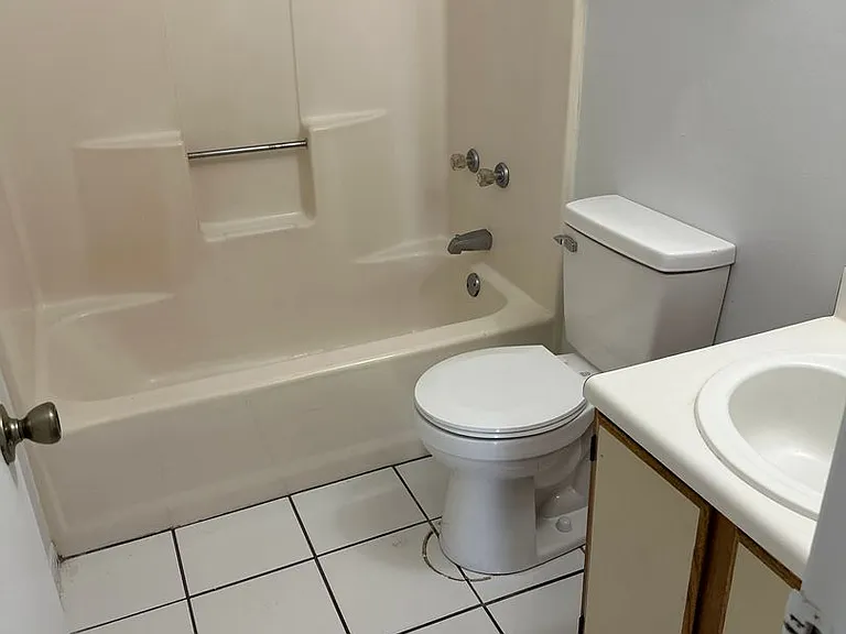 1319 Greendale Ave — Photo 4