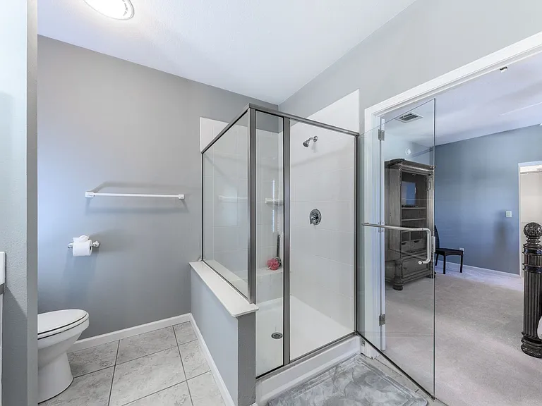 2 Emden Cir — Photo 44