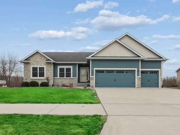 1626 Lakeview Dr, Pleasant Hill, IA 50327