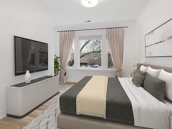 3rd image of 1832 N Springfield Ave #1F