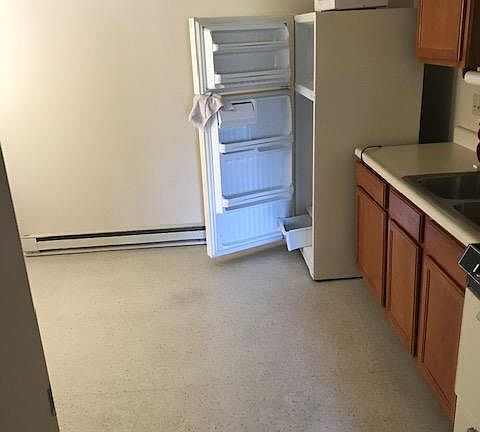 4th image of 1405 John St #B