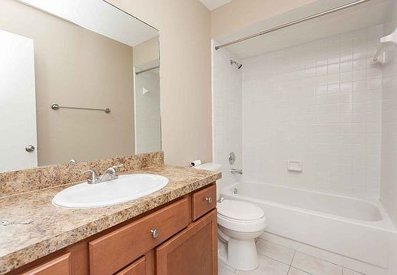2nd image of 122 Bristol Cir