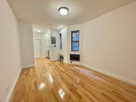 2nd image of 886 10th Ave APT 2C