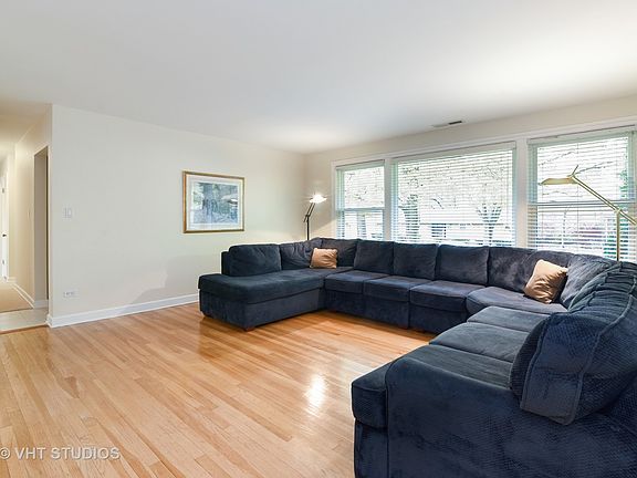 3rd image of 8921 Lincolnwood Dr