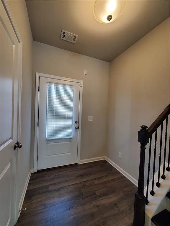 3 bed, 2.5 bath, 1954 sqft, $2,200 — Photo 4