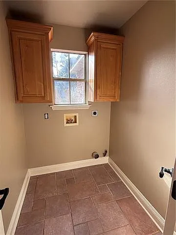 421 Greenfield Dr — Photo 13
