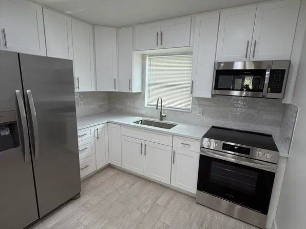 430 Hibiscus St, Tarpon Springs, FL