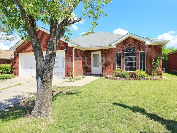 609 Blueberry Hill Ln, Mansfield, TX 76063