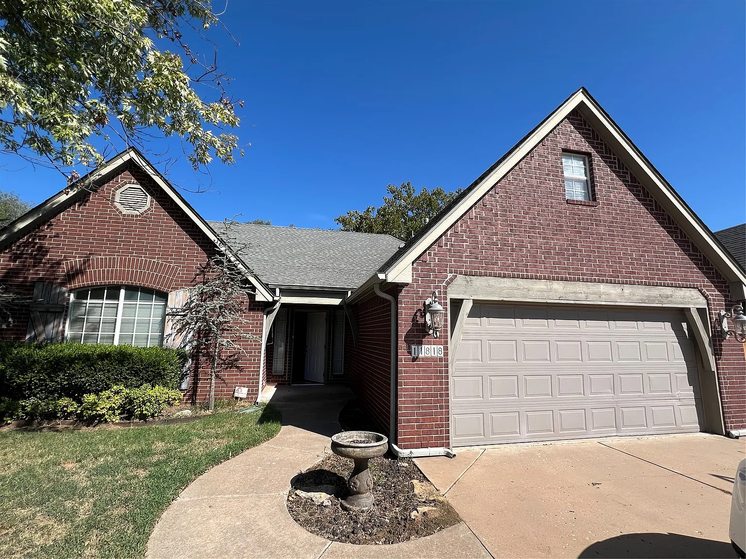 4 bed, 2.0 bath, 2092 sqft, $2,100 — Photo 1