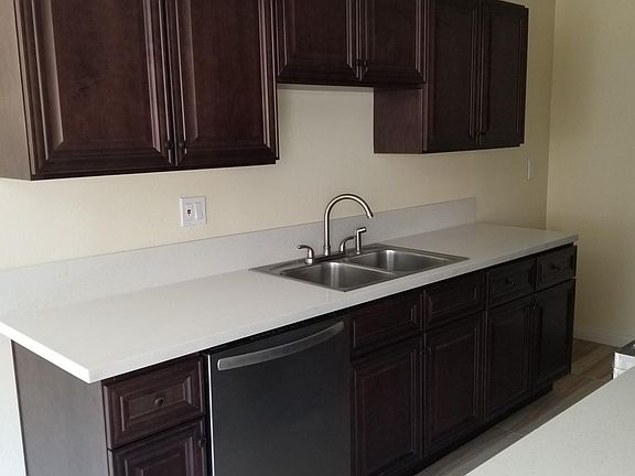 2nd image of 5414 Newcastle Ave APT 9