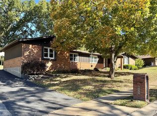 655 Hunters Ridge Dr, Saint Louis, MO 63135