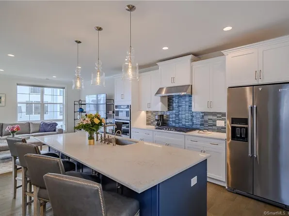 15 Brentwood Circle #15, Danbury, CT 06810