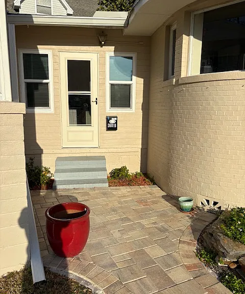 Private Front Entrance!