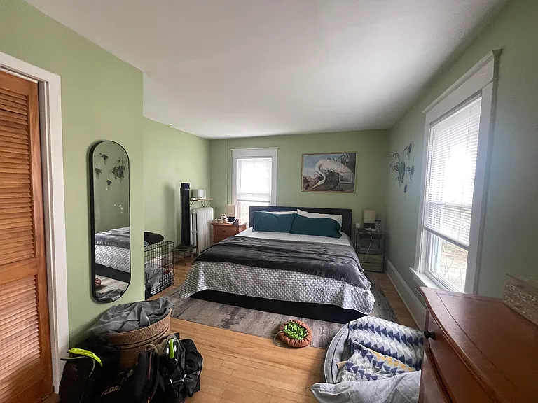 621 E 15th St — Photo 3