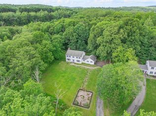 5 Ziegler Ln, New Windsor, NY 12553