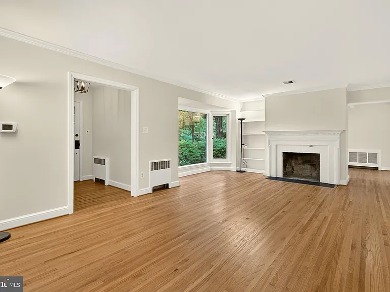 2375 N Vernon St — Photo 11